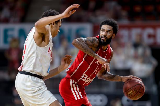 的成熟与自 的成熟与自